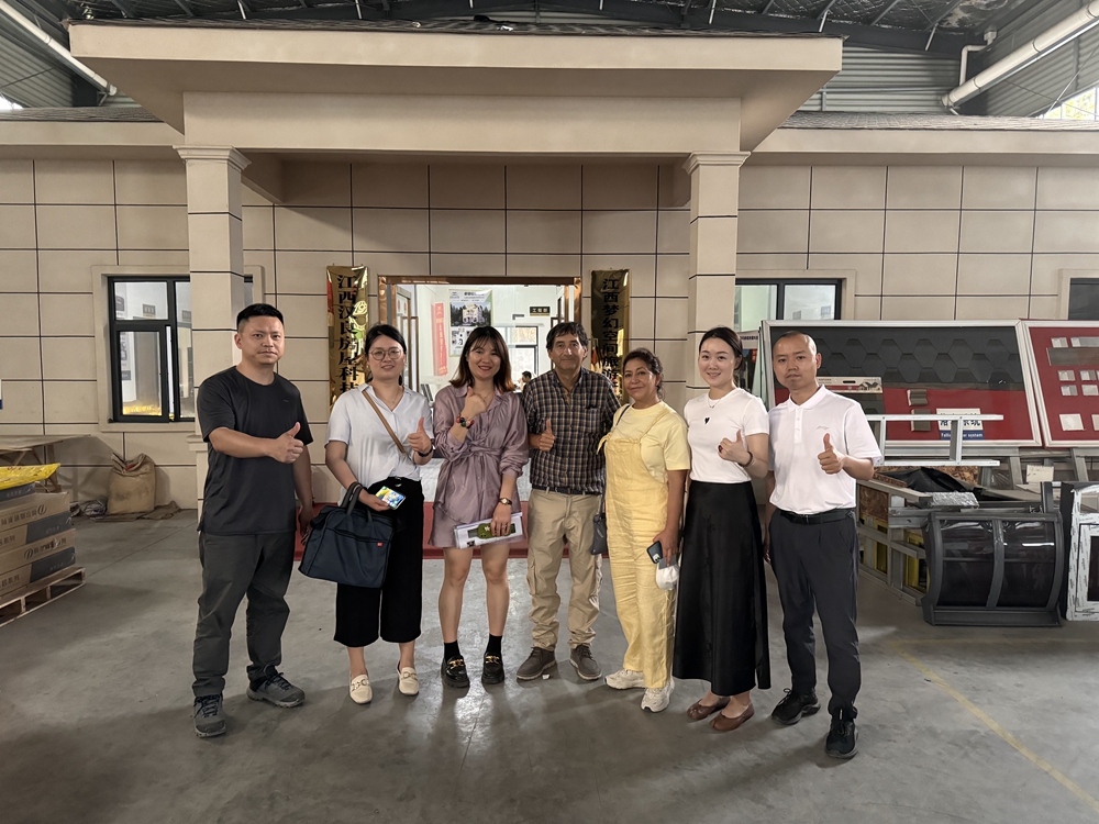 厄瓜多爾建筑商到訪睿婕工廠，探索合作引入輕鋼別墅至南美洲